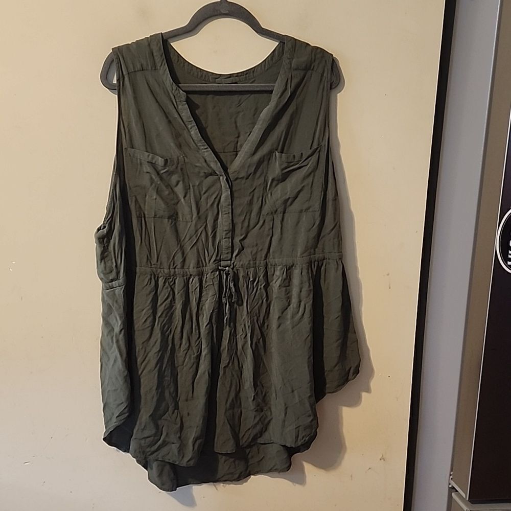 Sleeveless V-Neck Peplum Tunic Top - Olive Green